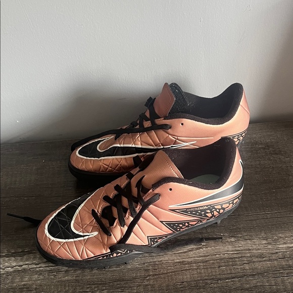 Nike Sneakers - Black and pink 5Y - Picture 5 of 8